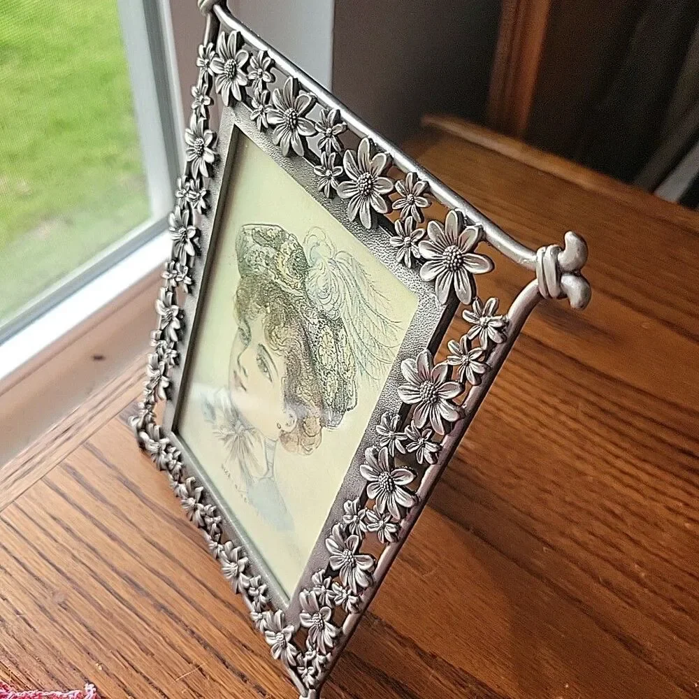 Vtg Beautiful Pewter Silver Tone Farmhouse Daisy's Floral Design 4x6 Photo Frame